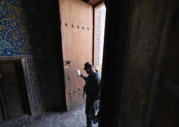 Cut Off and Under Fire: Iranians Face Blackouts During Bombings - Morteza Nikoubazl/Getty Images