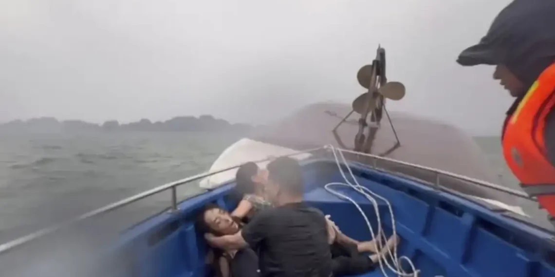 Deadly Storm Capsizes Tour Boat in Ha Long Bay, 38 Dead, 5 Still Missing - QDND via AP