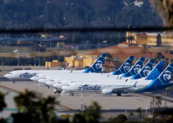 Alaska Airlines Restarts Service After IT Meltdown Disrupts U.S. Flights - REUTERS/Mike Blake/ File Photo