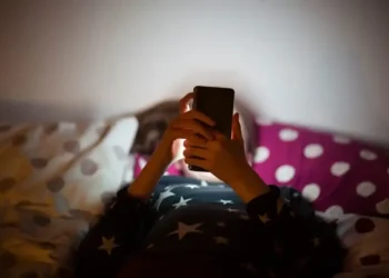 New Study Links Early Smartphone Use to Emotional Struggles in Children, Especially Girls - Elva Etienne/Moment RF/Getty Images