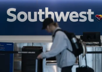 Flight 1496 Descent: Southwest Airlines Responds to Near-Collision Incident - AP Photo/Jae C. Hong, File