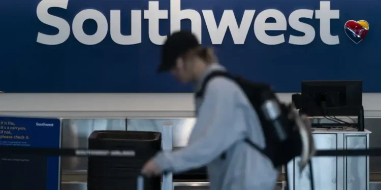 Flight 1496 Descent: Southwest Airlines Responds to Near-Collision Incident - AP Photo/Jae C. Hong, File