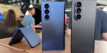 Foldable Phones Get Smarter: Samsung Bets Big on AI and Flexible Displays - Lisa Eadicicco/CNN