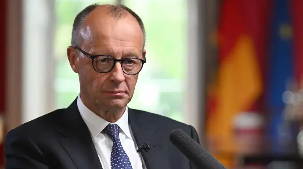 New UK-Germany Treaty Aims to Boost Military Power, Curb Illegal Migration, and Support Ukraine - Jeff Overs/BBC