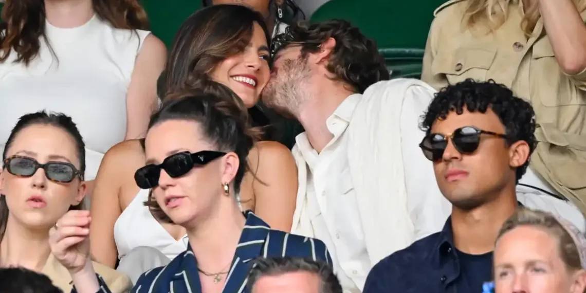 Andrew Garfield Steps Out with Monica Barbaro in Coordinated Whites at Wimbledon 2025 - Photo: Getty Images