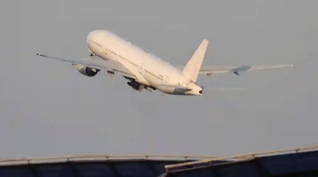 Moscow-Pyongyang Commercial Flights Mark New Chapter in Russia-North Korea Relations - CNN/AP