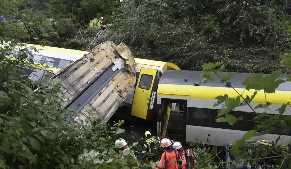 Train Derails in Forested Area of Germany—Landslide Possible Cause, Officials Say - Thomas Warnack/dpa via AP