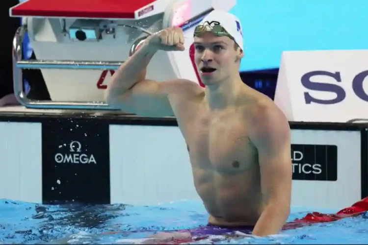Léon Marchand Sets New 200m IM World Record, Beats Lochte’s 2011 Mark by 1.3 Seconds - Hollie Adams/Reuters