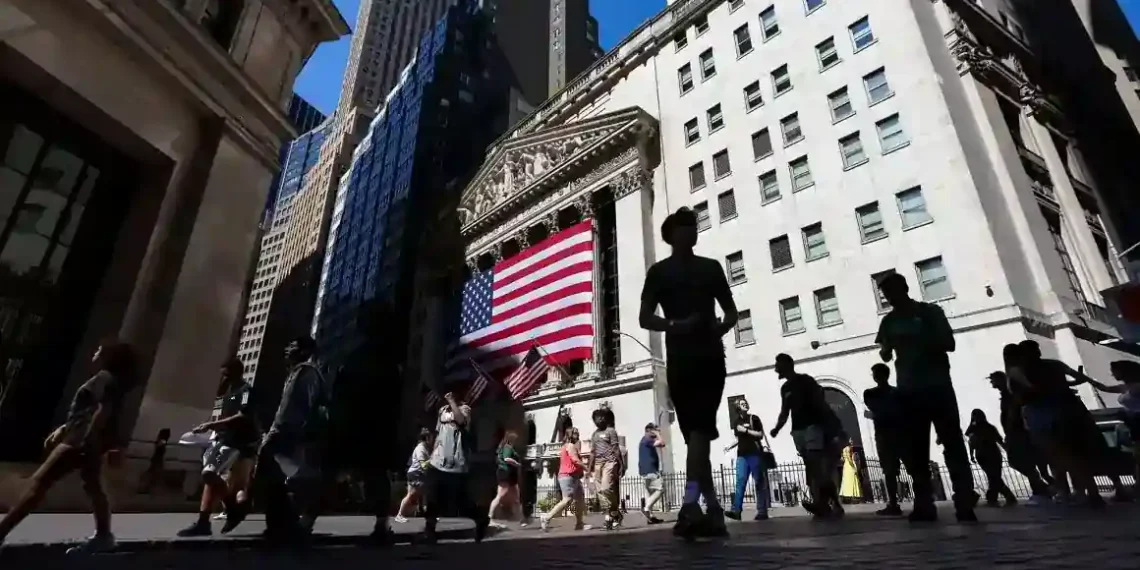 S&P 500 breaks records, but trade war tensions could shake markets - Michael Nagle/Bloomberg/Getty Images