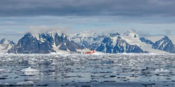 Antarctic Sediment Cores Offer Insights into Climate Change, Whale Populations, and Human Impact on the Southern Ocean Ecosystem - Elisenda Balleste/BBC