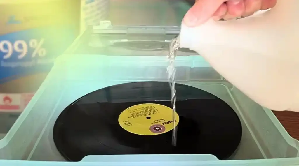 After a Month-Long Soak in Pure Alcohol, a Vinyl Record Sounds Clearer—An Unconventional Experiment by a Veteran Collector Sparks Debate - Headphonesty