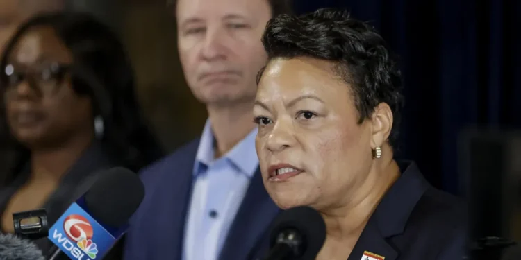 LaToya Cantrell becomes first sitting New Orleans mayor indicted, facing fraud and obstruction charges tied to relationship with bodyguard Vappie. - Scott Threlkeld/The Times-Picayune/The New Orleans Advocate via AP, File