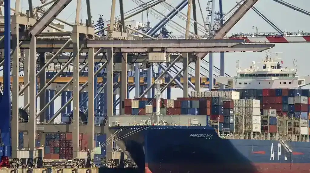 Trump’s Trade War Escalates: Who Wins, Who Loses, and Who Pays the Price - AP Photo/Damian Dovarganes