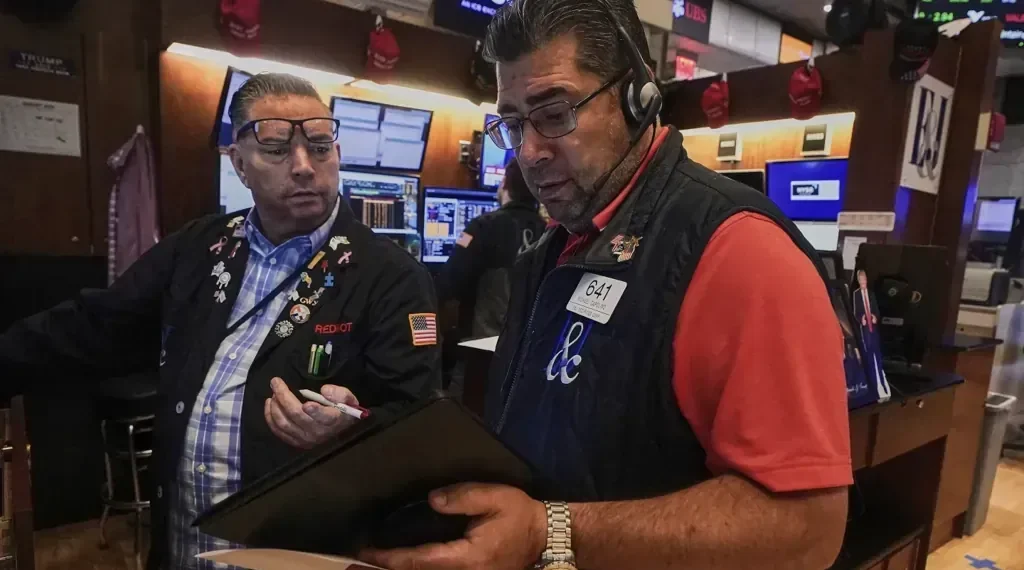 Wall Street Opens Flat with S&P 500 Near Records as Investors Look to Federal Reserve Guidance and Key U.S. Retailer Results - AP Photo/Richard Drew