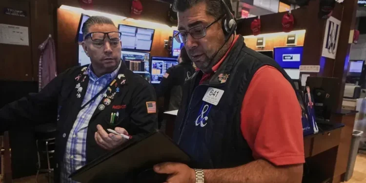 Wall Street Opens Flat with S&P 500 Near Records as Investors Look to Federal Reserve Guidance and Key U.S. Retailer Results - AP Photo/Richard Drew