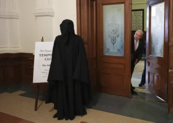 Texas GOP advances congressional map granting five more seats, escalating partisan redistricting fight ahead of the 2026 U.S. midterms. - AP Photo/Eric Gay