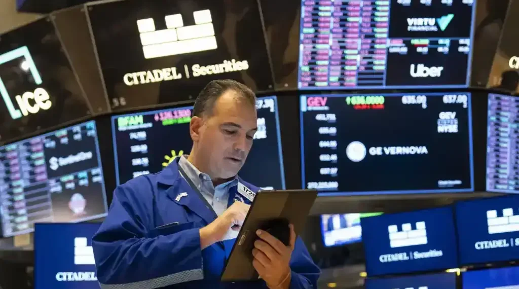 S&P 500, Dow, Nasdaq Dip on Disappointing U.S. Services Report - AP Photo/Yuki Iwamura