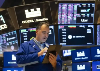 S&P 500, Dow, Nasdaq Dip on Disappointing U.S. Services Report - AP Photo/Yuki Iwamura