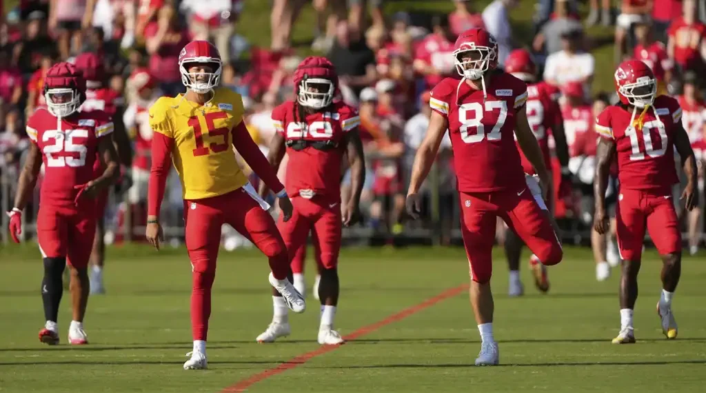 Kansas City Chiefs Confirm Starters Will Play in Preseason Game vs. Arizona Cardinals - AP Photo/ Charlie Riedel
