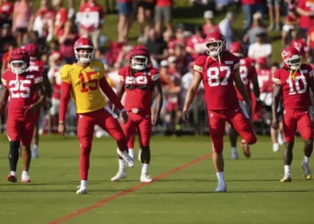 Kansas City Chiefs Confirm Starters Will Play in Preseason Game vs. Arizona Cardinals - AP Photo/ Charlie Riedel