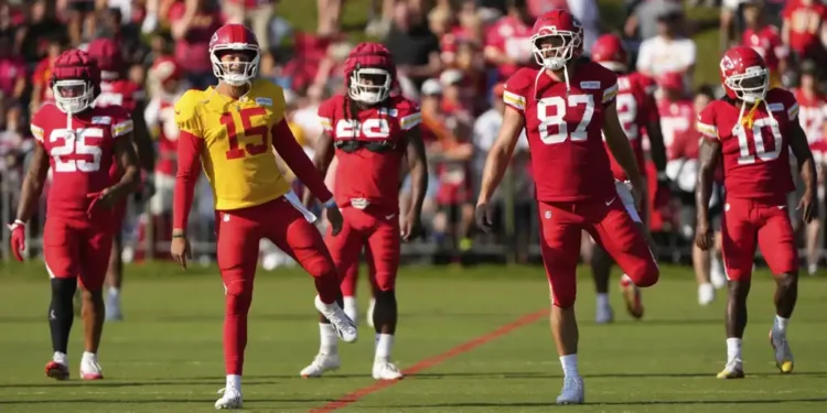 Kansas City Chiefs Confirm Starters Will Play in Preseason Game vs. Arizona Cardinals - AP Photo/ Charlie Riedel