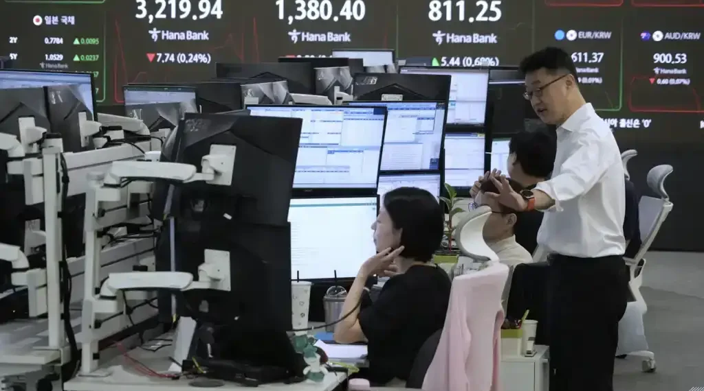 Nikkei Gains on U.S.-Japan Tariff Fix While Asian Markets Show Weakness - AP Photo/Ahh Young-joon