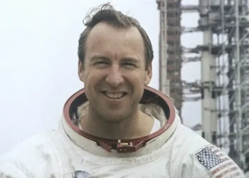 James Lovell, Apollo 13 Commander Who Guided NASA Through Its Greatest Space Crisis, Dies at Age 97 - AP Photo/NASA, File