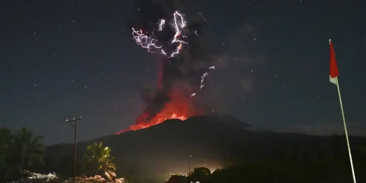 Ash Clouds and Lava: Mount Lewotobi Laki-Laki Eruption Forces Evacuations in Flores- Badan Geologi vi AP