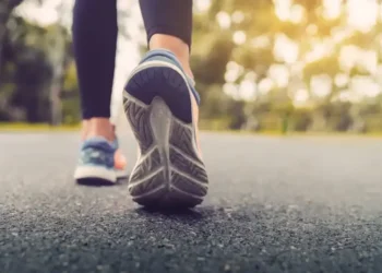 Fast Walking for Longevity: How Brisk 15-Minute Walks Daily Improve Health and Lower Premature Mortality - TravelCouples/Moment RF/Getty Images/File