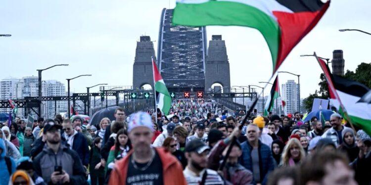 Australia’s Largest Gaza Protest Highlights Growing Pressure on Government - Saeed Khan/AFP/Getty Images