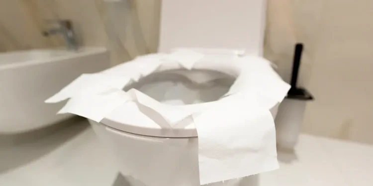 Public Toilet Hygiene Explained Microbiologists Share What Surfaces Pose Infection Risks and How to Minimize Exposure Safely - Getty Images/BBC