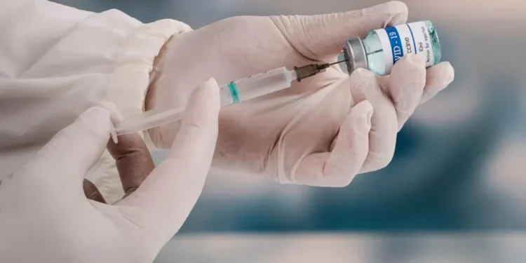 US ACIP Panel No Longer Recommends COVID-19 Vaccine for All Adults, Shifting Policy Toward Individual Medical Consultation - Getty Images
