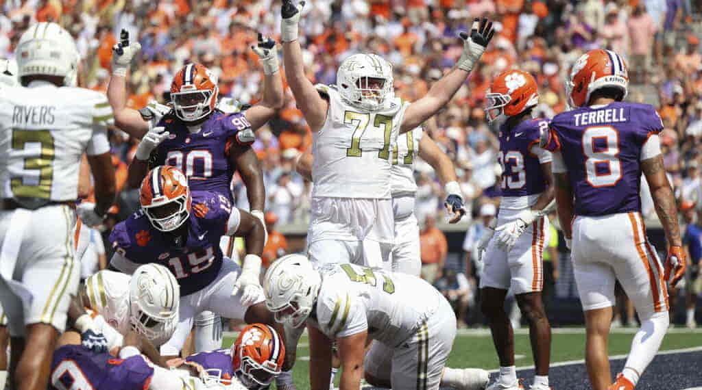 College Football Week 3: Georgia Survives Tennessee, Clemson Stunned, and Notre Dame Upset as AP Top 25 Rankings Face Major Shifts - AP Photo/Colin Hubbard