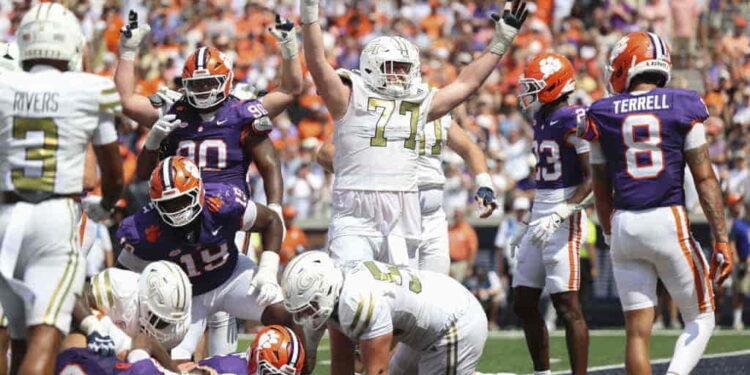 College Football Week 3: Georgia Survives Tennessee, Clemson Stunned, and Notre Dame Upset as AP Top 25 Rankings Face Major Shifts - AP Photo/Colin Hubbard