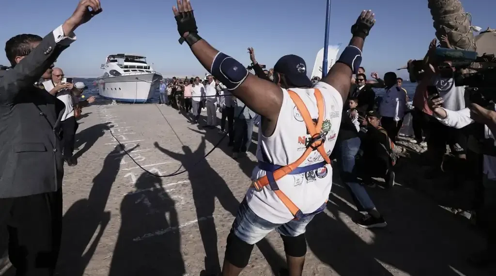 Egyptian Strongman Ashraf Mahrous Pulls 700-Ton Ship With His Teeth in Hurghada World Record Attempt - AP Photo/Amr Nabil