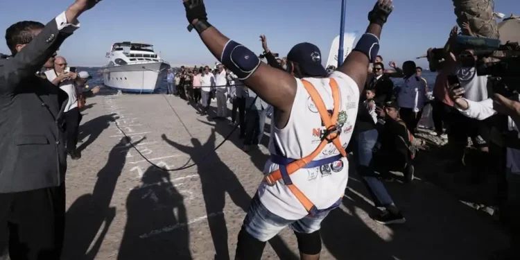 Egyptian Strongman Ashraf Mahrous Pulls 700-Ton Ship With His Teeth in Hurghada World Record Attempt - AP Photo/Amr Nabil