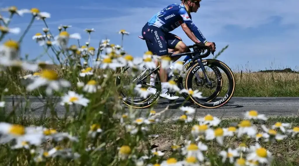Cycling linked to 22% lower Alzheimer’s risk, study shows, reinforcing evidence that active travel supports brain health and reduces dementia risk. - Marco Bertorello/AFP/Getty Images