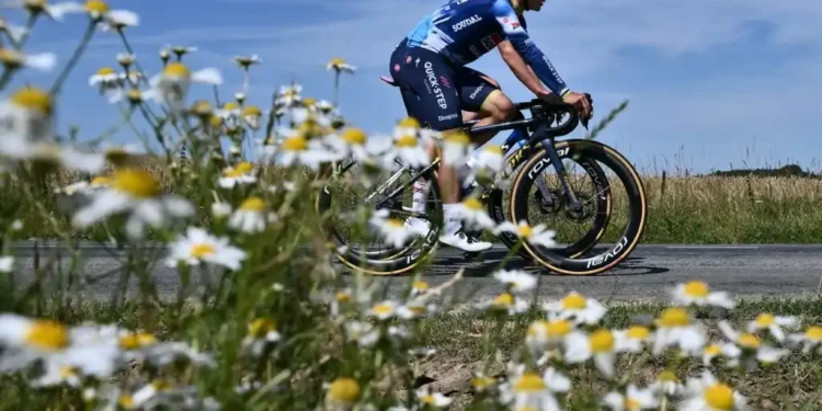 Cycling linked to 22% lower Alzheimer’s risk, study shows, reinforcing evidence that active travel supports brain health and reduces dementia risk. - Marco Bertorello/AFP/Getty Images