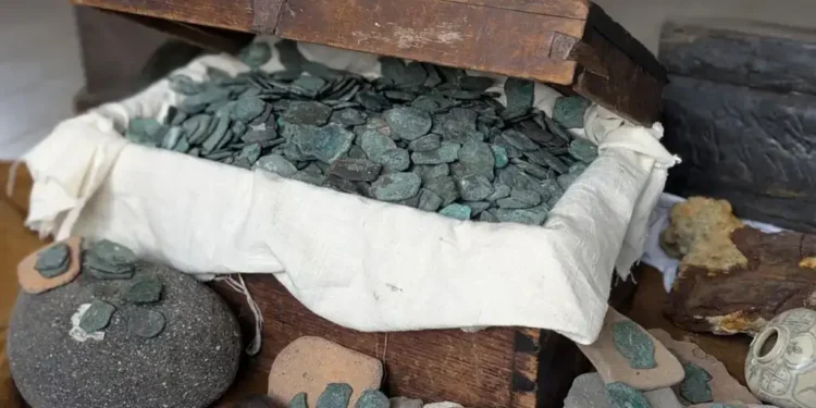 Divers Discover $1 Million in Gold Coins from 1715 Shipwreck off Florida - 1715 Fleet - Queens Jewels, LLC via AP