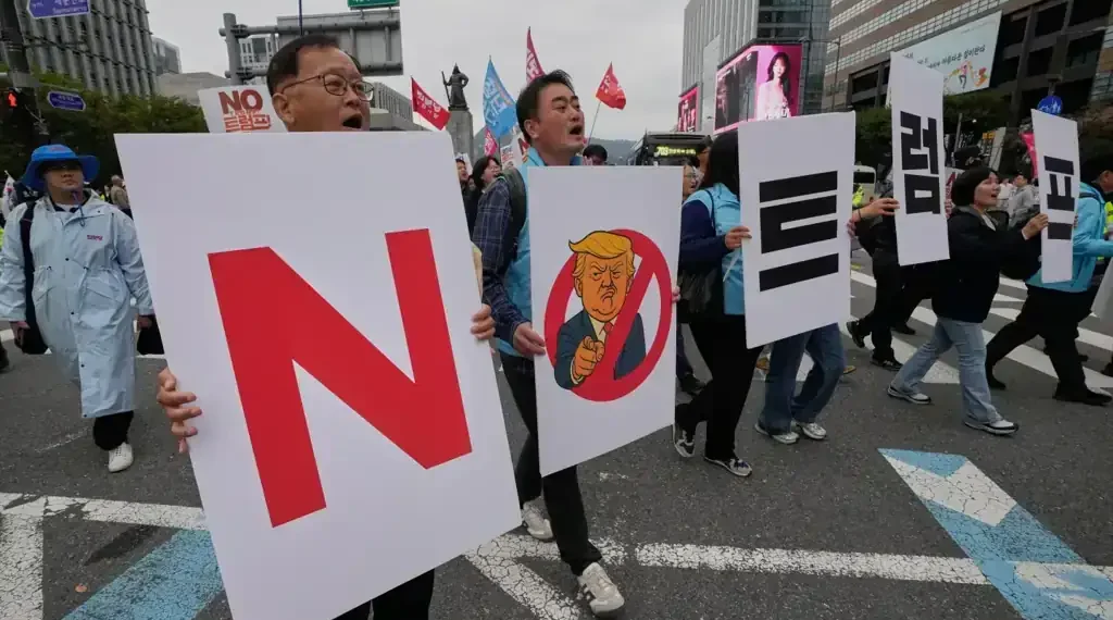 Trump Seeks $900 Billion in U.S. Investments from Japan and South Korea - AP Photo/Ahn Young-joon, File