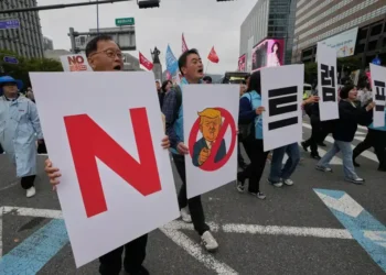 Trump Seeks $900 Billion in U.S. Investments from Japan and South Korea - AP Photo/Ahn Young-joon, File