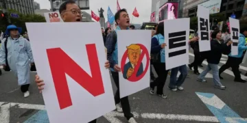Trump Seeks $900 Billion in U.S. Investments from Japan and South Korea - AP Photo/Ahn Young-joon, File