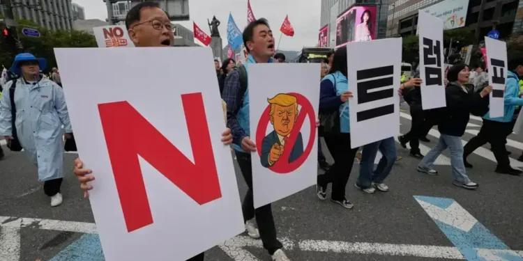Trump Seeks $900 Billion in U.S. Investments from Japan and South Korea - AP Photo/Ahn Young-joon, File