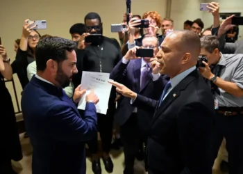 Lawmakers Cite Trust Breakdown as U.S. Shutdown Extends into Ninth Day - AP Photo/John McDoneel