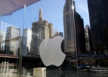 Apple and Google Remove ICE-Tracking Apps After Federal Pressure, Sparking Debate on Free Speech and Tech Accountability - AP Photo/Kiichiro Sato, File