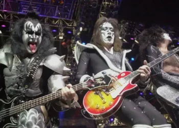 Ace Frehley, Kiss Guitarist and Founding Member, Dies at 74 - AP Photo/ Paul Warmer, File