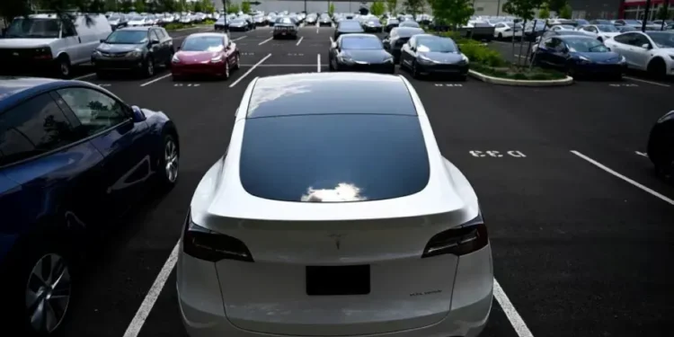 Tesla’s Record Sales Fail to Impress Investors as Profits Drop - Joe Lamberti/Bloomberg/Getty Images