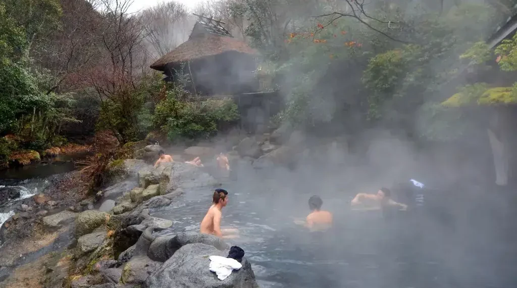Japan Hot Springs Guide: What First-Time Visitors Should Know About Onsen and Sentō - Boaz Rottem/Alamy Stock Photo