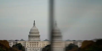 Senate Centrists Reach Deal to End U.S. Government Shutdown and Address ACA - Kent Nishimura/Reuters via CNN