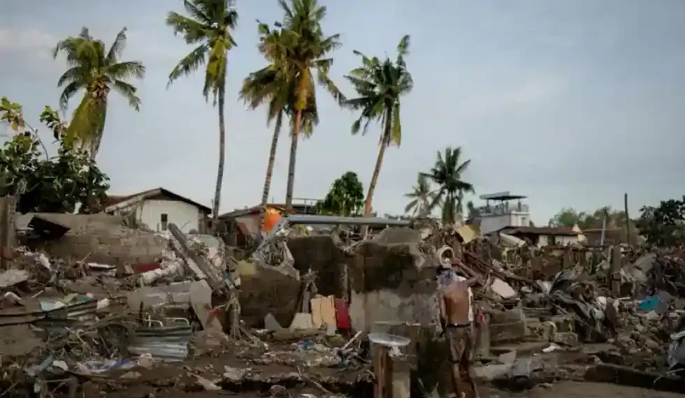 Typhoon Fung-wong Bears Down on Philippines After Deadly Kalmaegi - Eloisa Lopez/Reuters via CNN